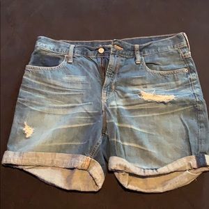 Old Navy Women’s boyfriend jean shorts size 10